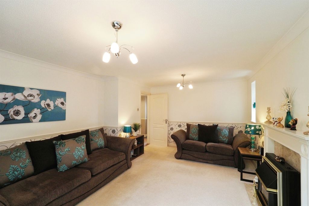 Property photo 2 of 19