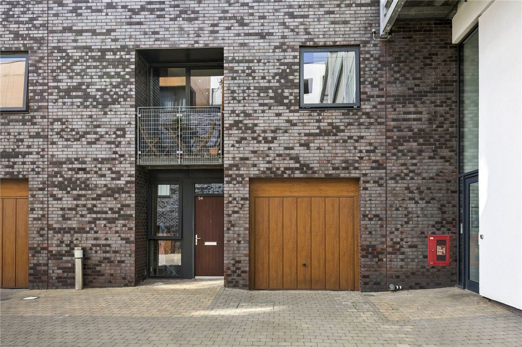 Property photo 1 of 11 External