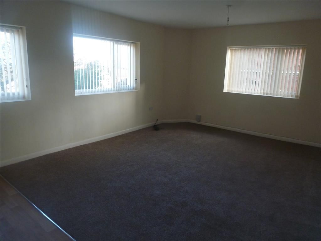 Property photo 3 of 7 Living Room
