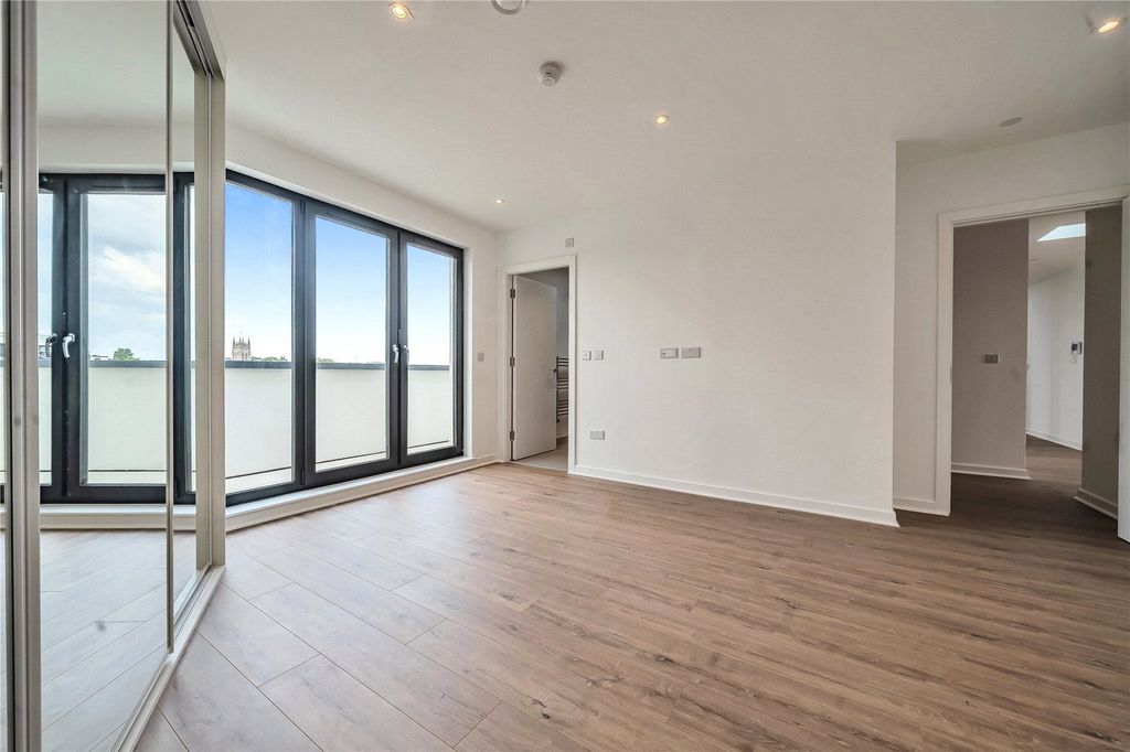 Property photo 2 of 13 Picture No. 16