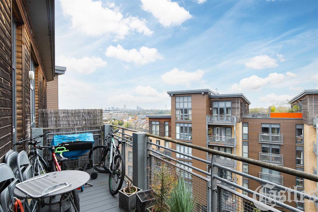 Property photo 3 of 18