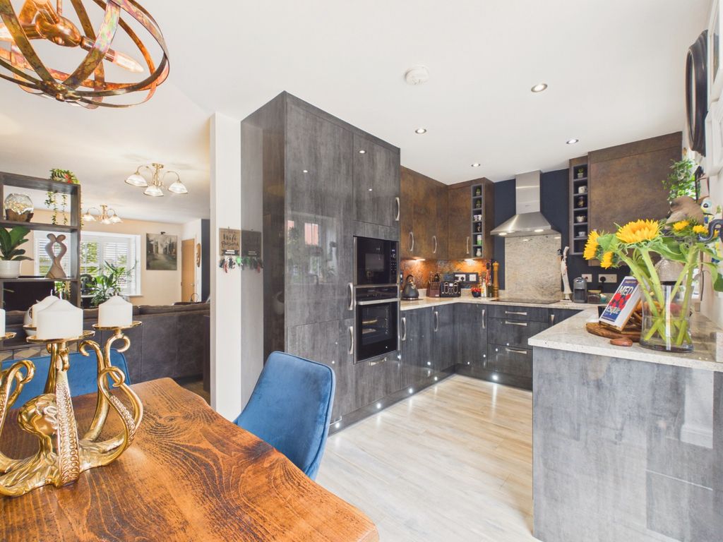 Property photo 2 of 22 5005306