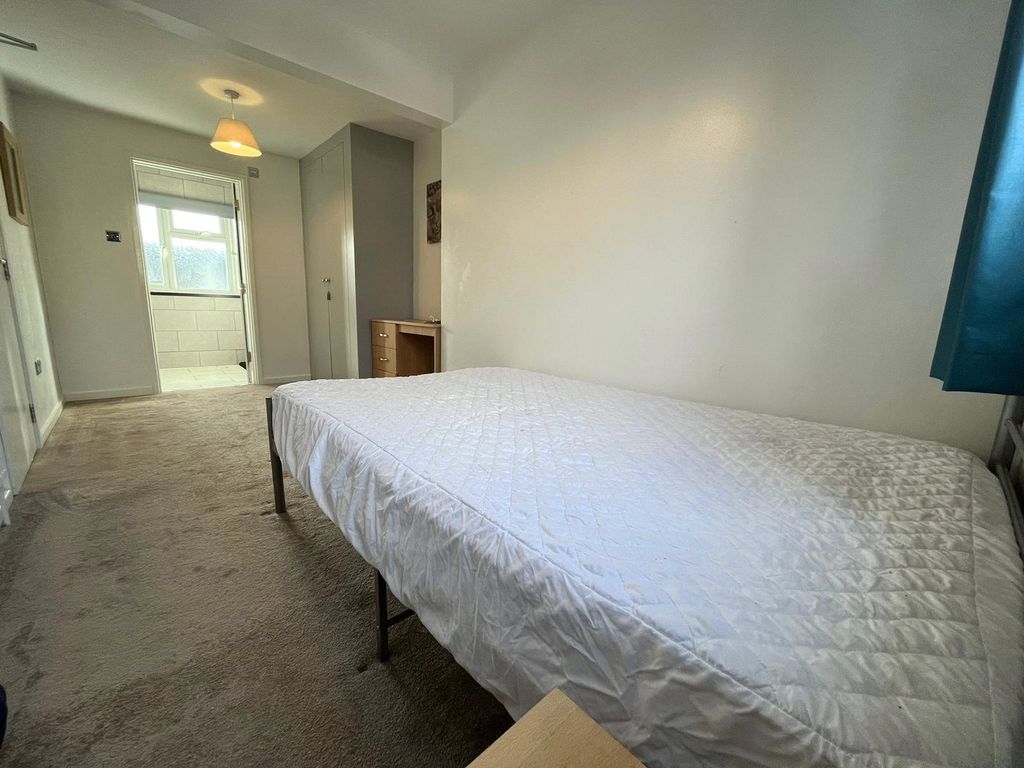 Property photo 3 of 6 Picture No. 16