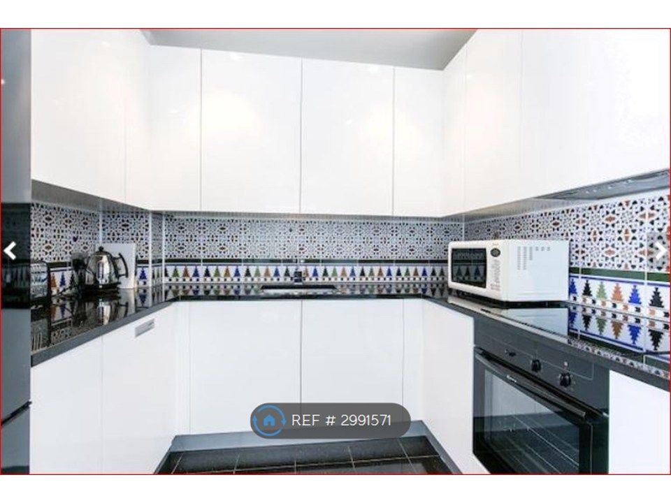 Property photo 3 of 10 Kitchen