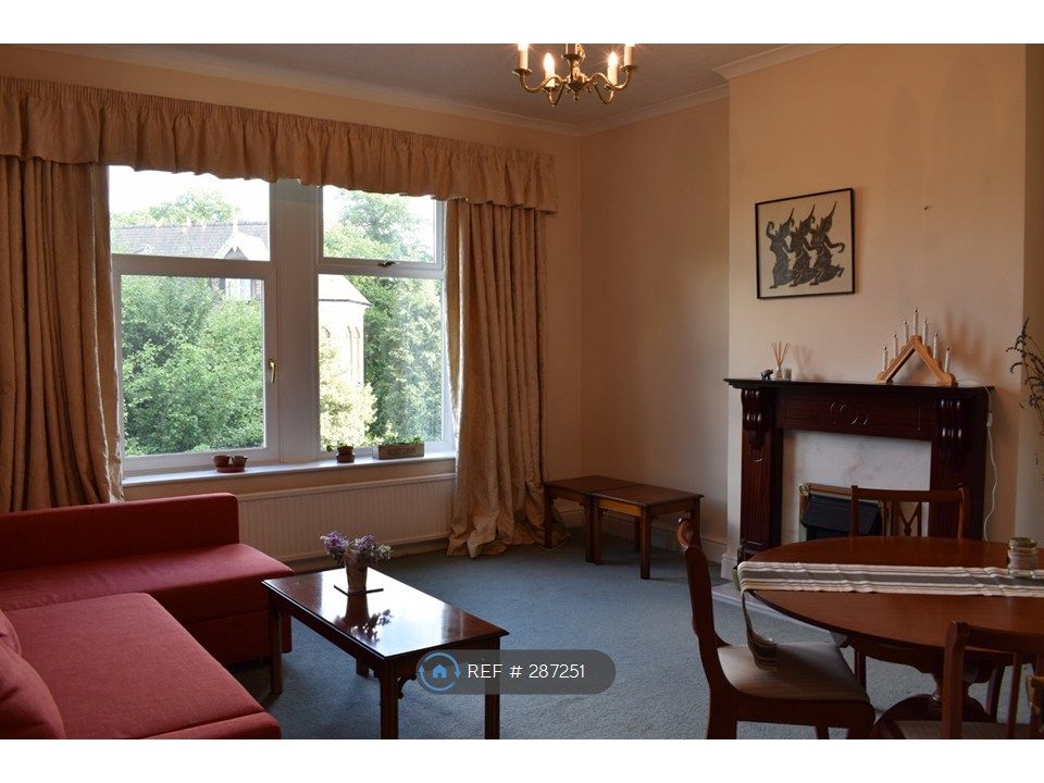 Property photo 1 of 10 Lounge