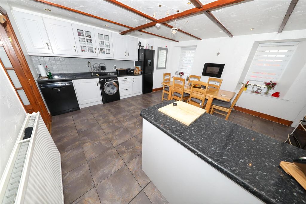 Property photo 3 of 37 c