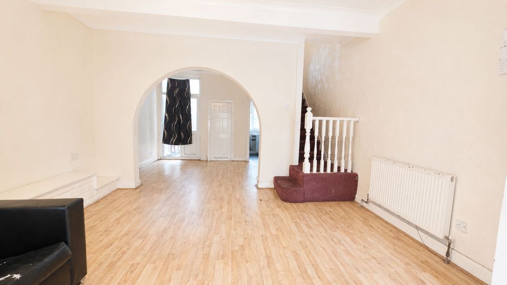 Property photo 1 of 9