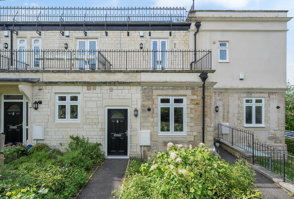 Property photo 2 of 20 4-681B30Bb6A82d-1...