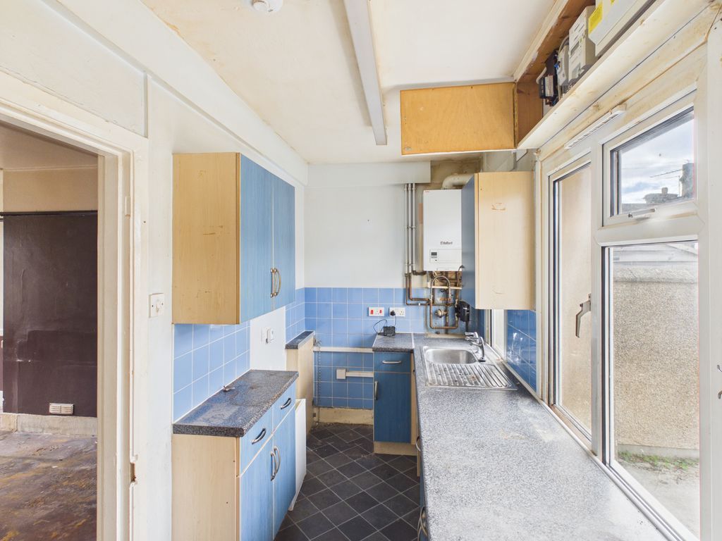 Property photo 3 of 9 Kitchen
