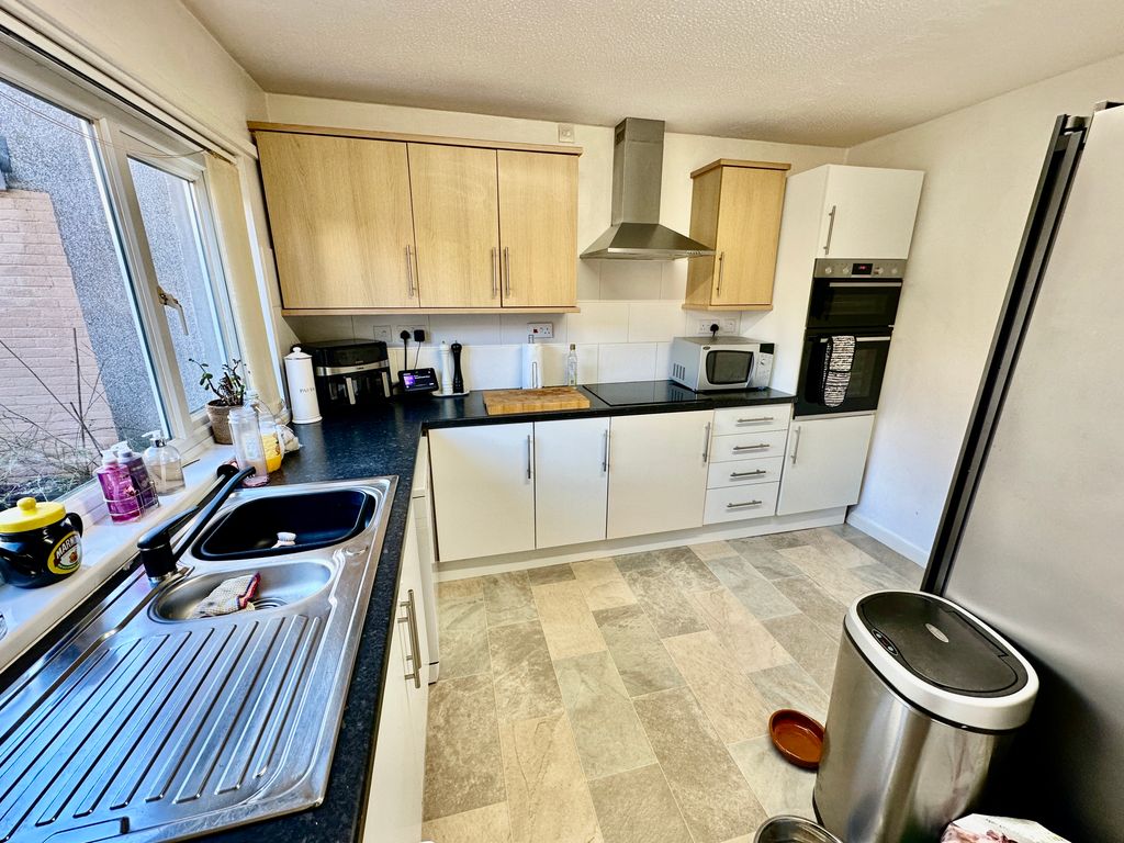 Property photo 2 of 17 Kitchen