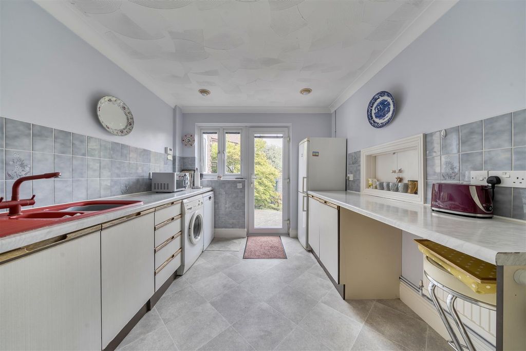 Property photo 2 of 19 Kitchen