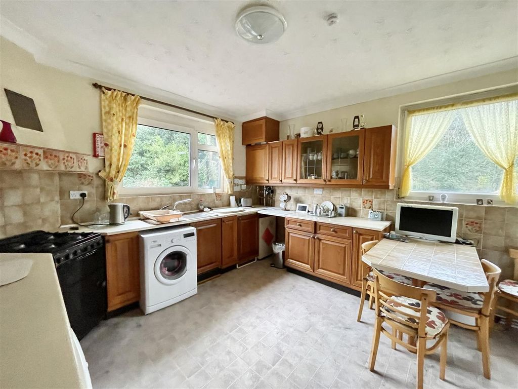 Property photo 2 of 14 Kitchen/Breakfast Room