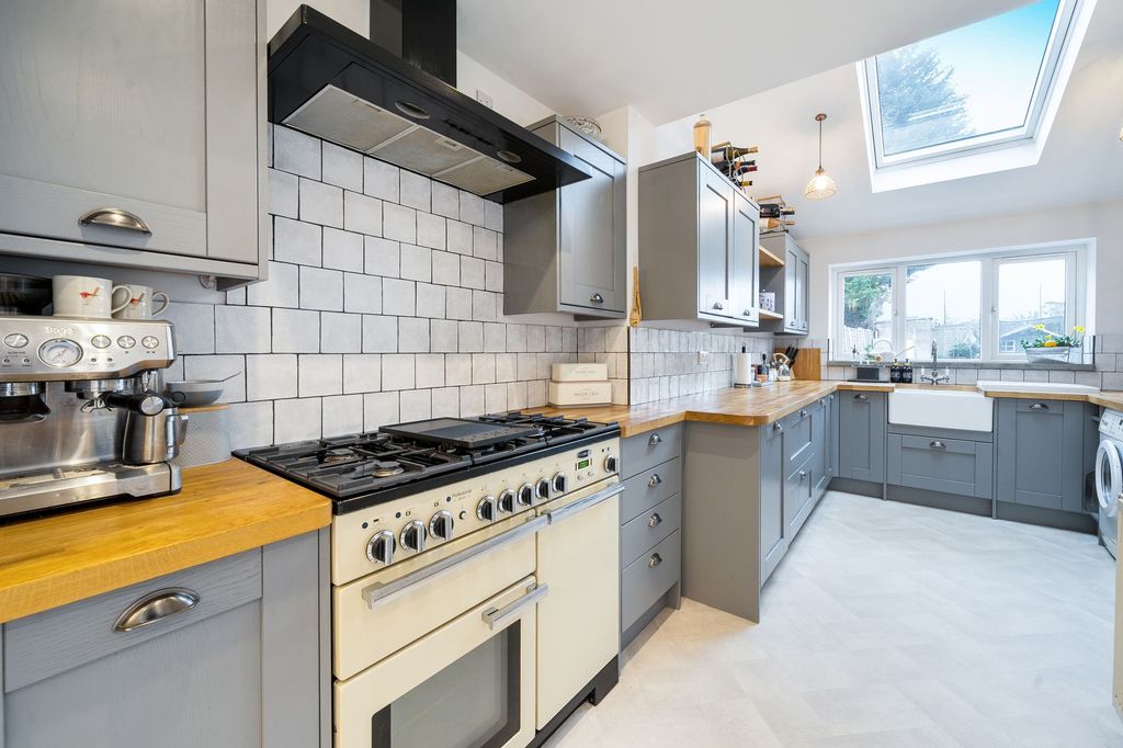 Property photo 3 of 17 Kitchen