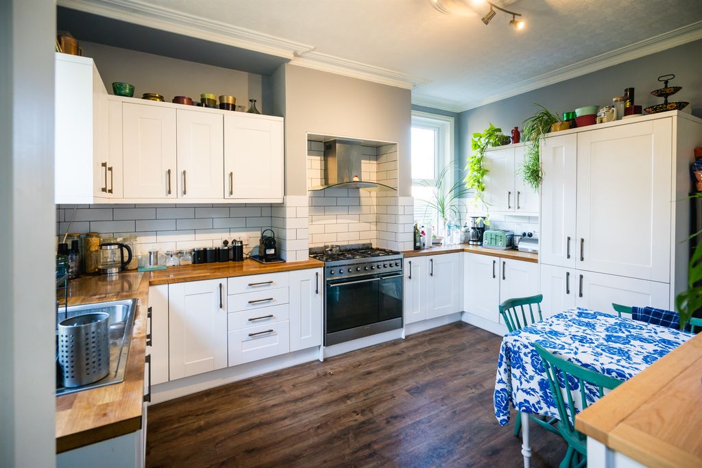 Property photo 3 of 21