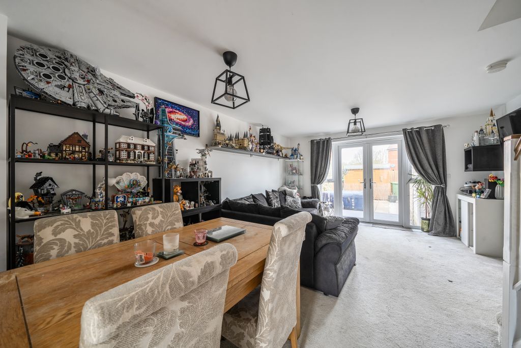 Property photo 2 of 16 14302531869B9241083c75