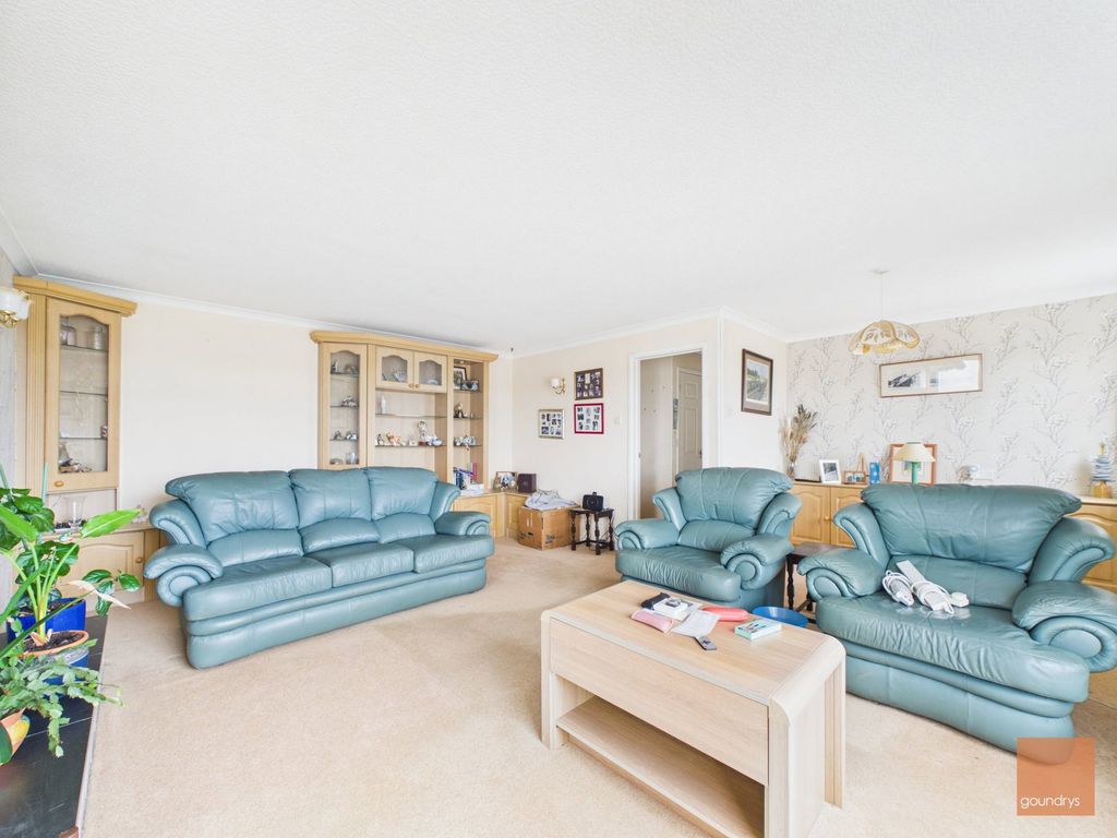 Property photo 3 of 27