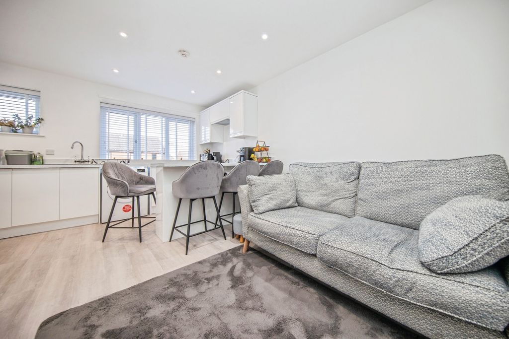Property photo 3 of 15 Pbox-Img.Jpg