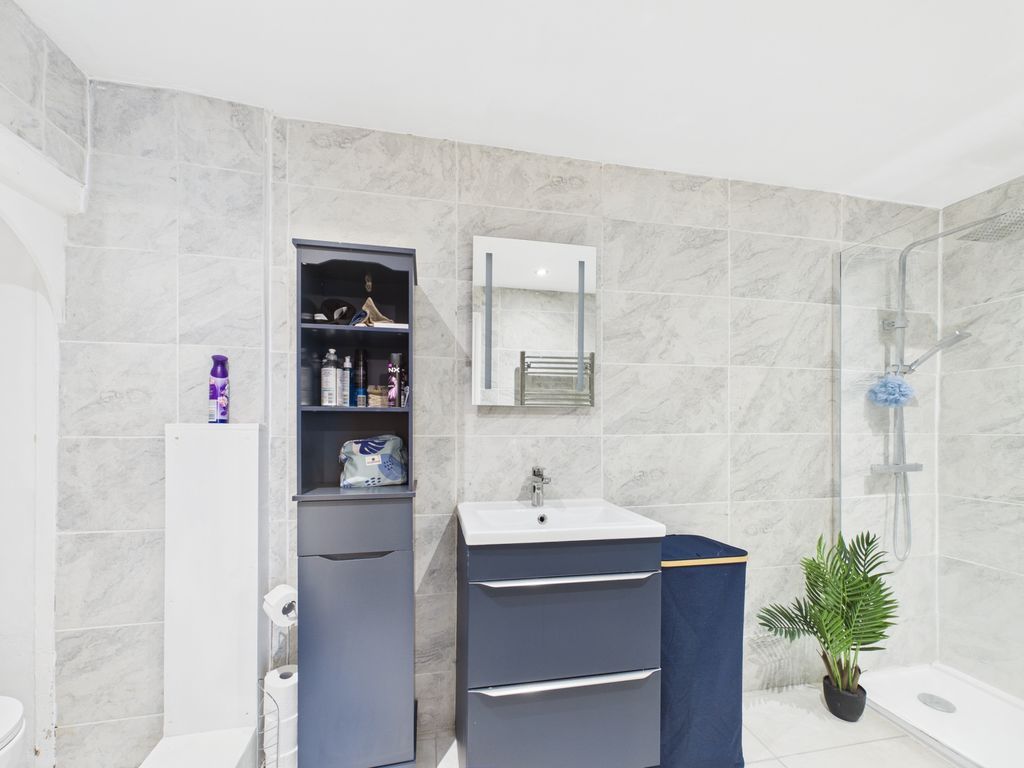 Property photo 2 of 22 Principal En-Suite