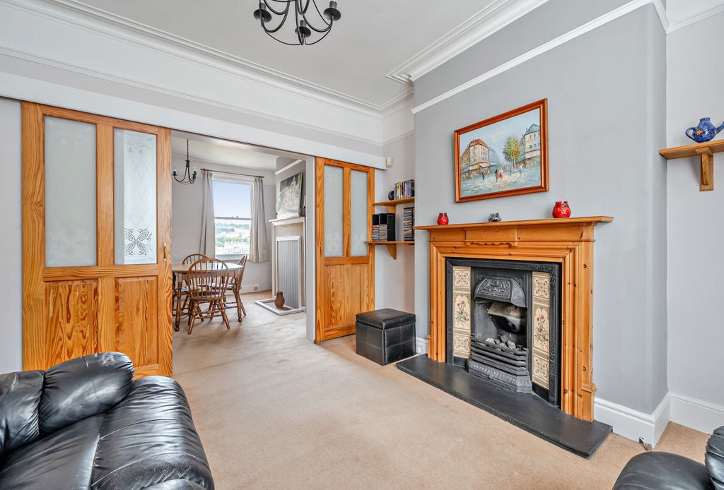Property photo 3 of 19 Sitting Room
