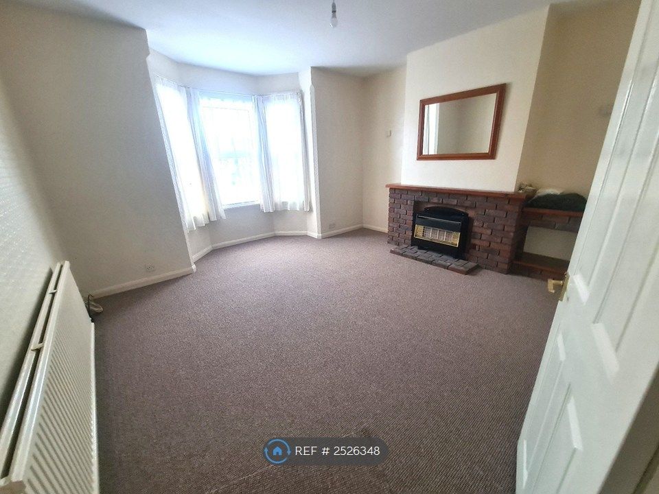 Property photo 3 of 11 Lounge