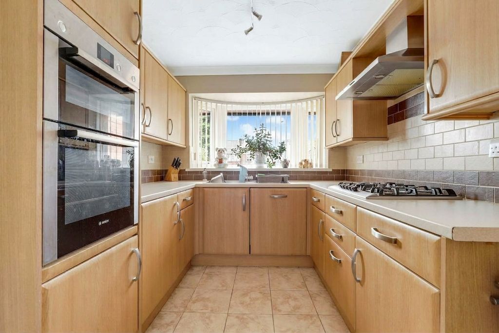 Property photo 2 of 21