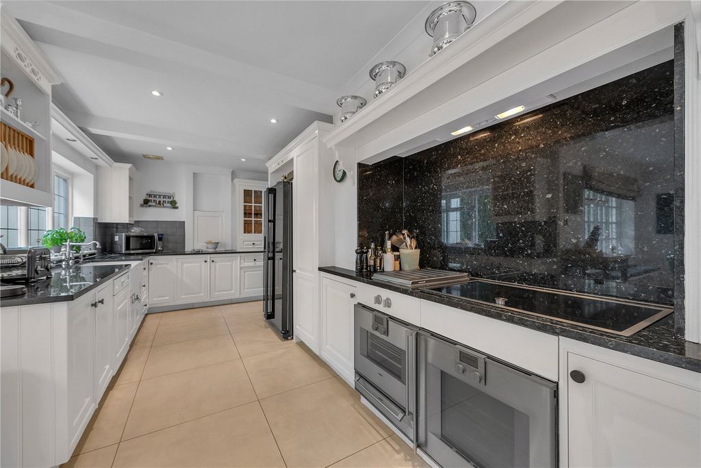 Property photo 3 of 23 Kitchen/Breakfast