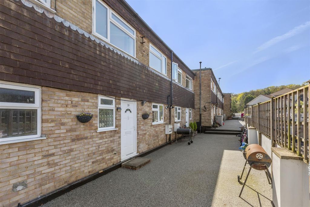 Property photo 3 of 12 Park Parade-10.Jpg