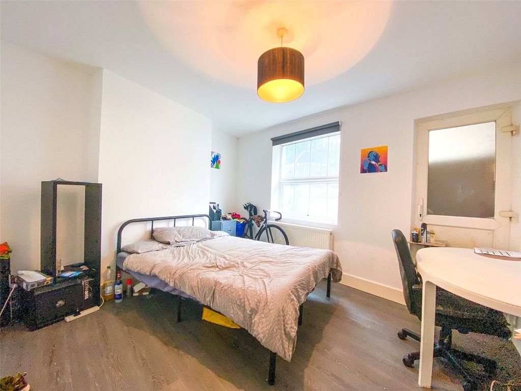 Property photo 1 of 10 Bedroom