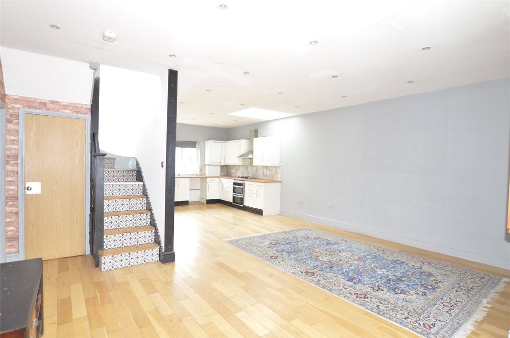 Property photo 1 of 13 Lounge