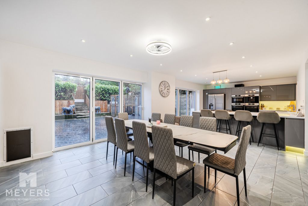 Property photo 3 of 31