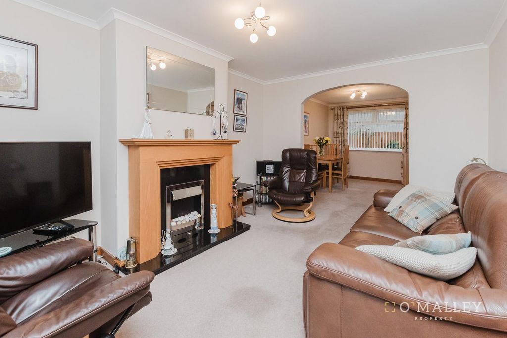 Property photo 2 of 14 Lounge