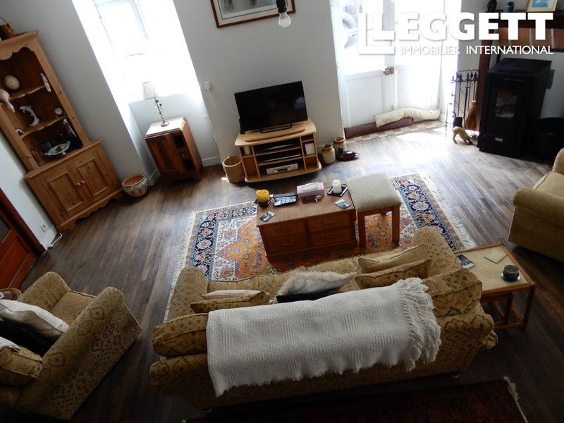 Property photo 2 of 10