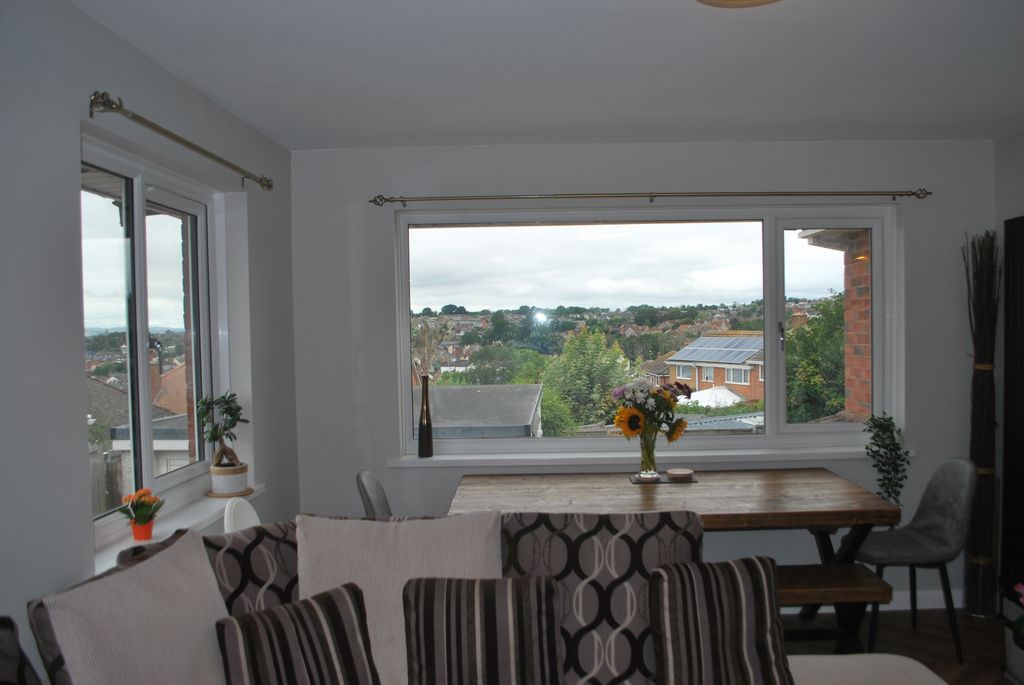 Property photo 2 of 8 Lounge