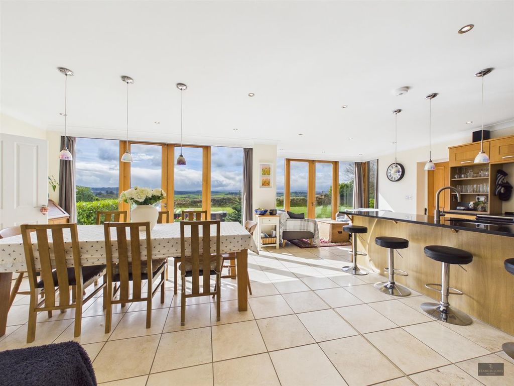 Property photo 2 of 44 Cam02887G0-Pr0606-Still018.Jpg