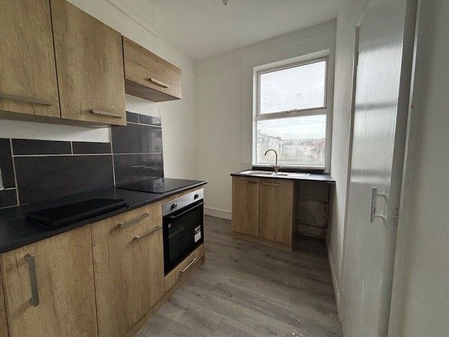 Property photo 2 of 7 Kitchen