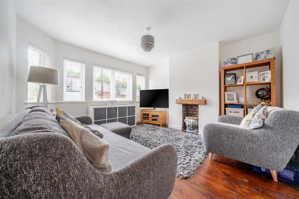 Property photo 3 of 13 1402784-10-6971F442A86Fb.Jpg