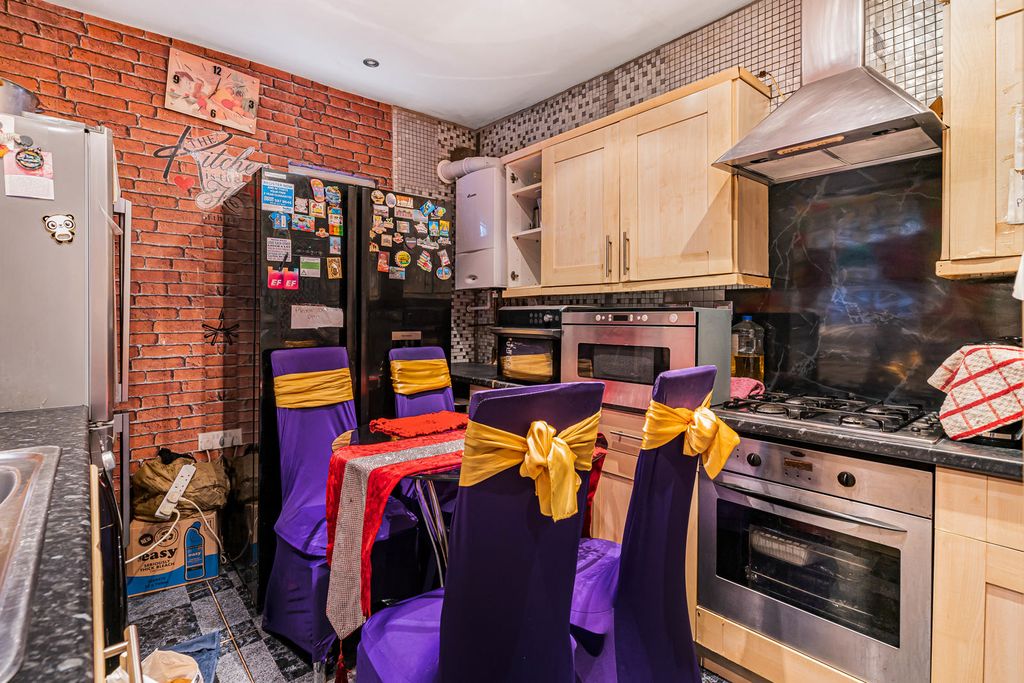 Property photo 3 of 23 Kitchen