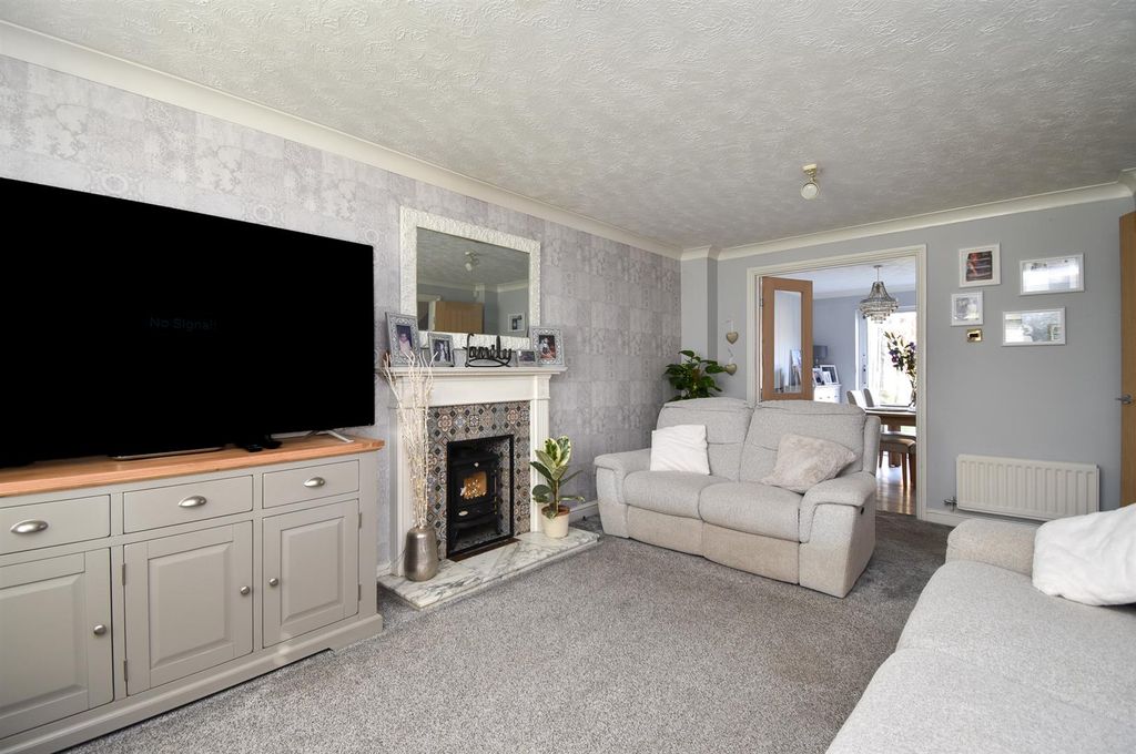 Property photo 3 of 20 Living Room