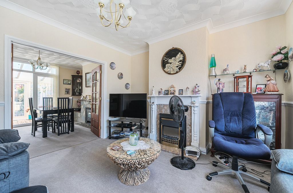Property photo 2 of 16 1318785-31-68679d...