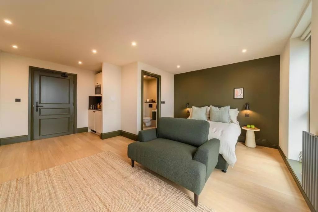 Property photo 1 of 24 Bedroom