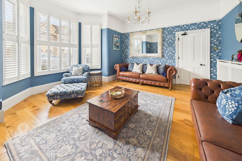 Property photo 2 of 36