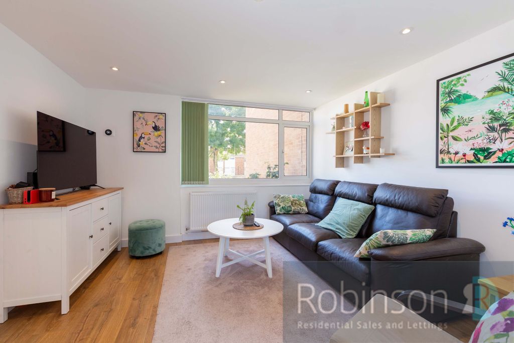 Property photo 3 of 14 122 Sunderland Road-10