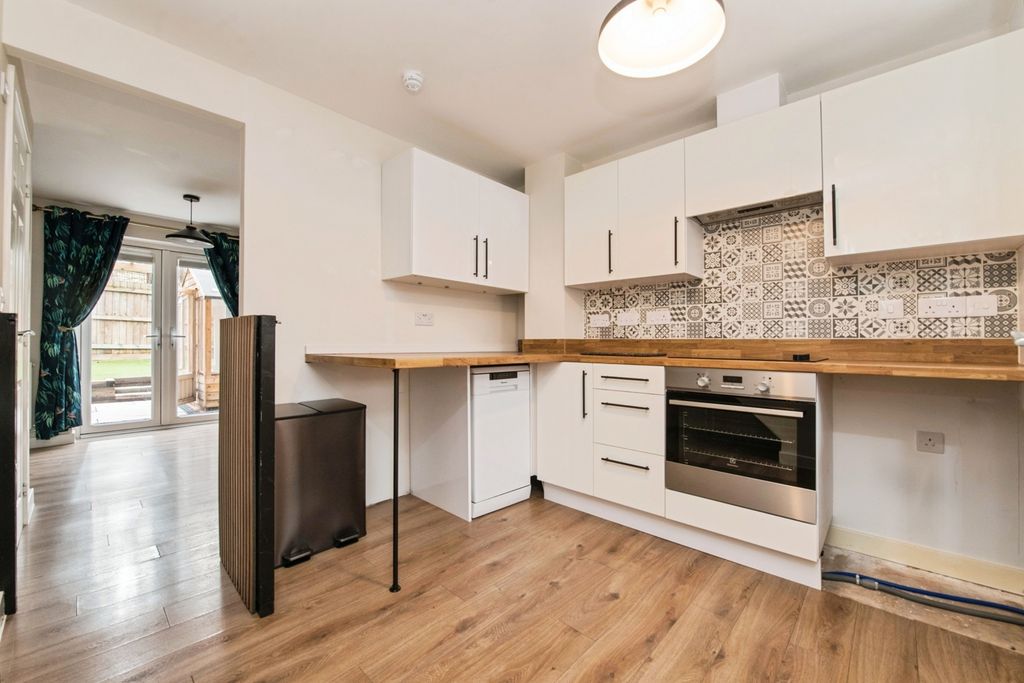 Property photo 3 of 20 Pbox-Img.Jpg