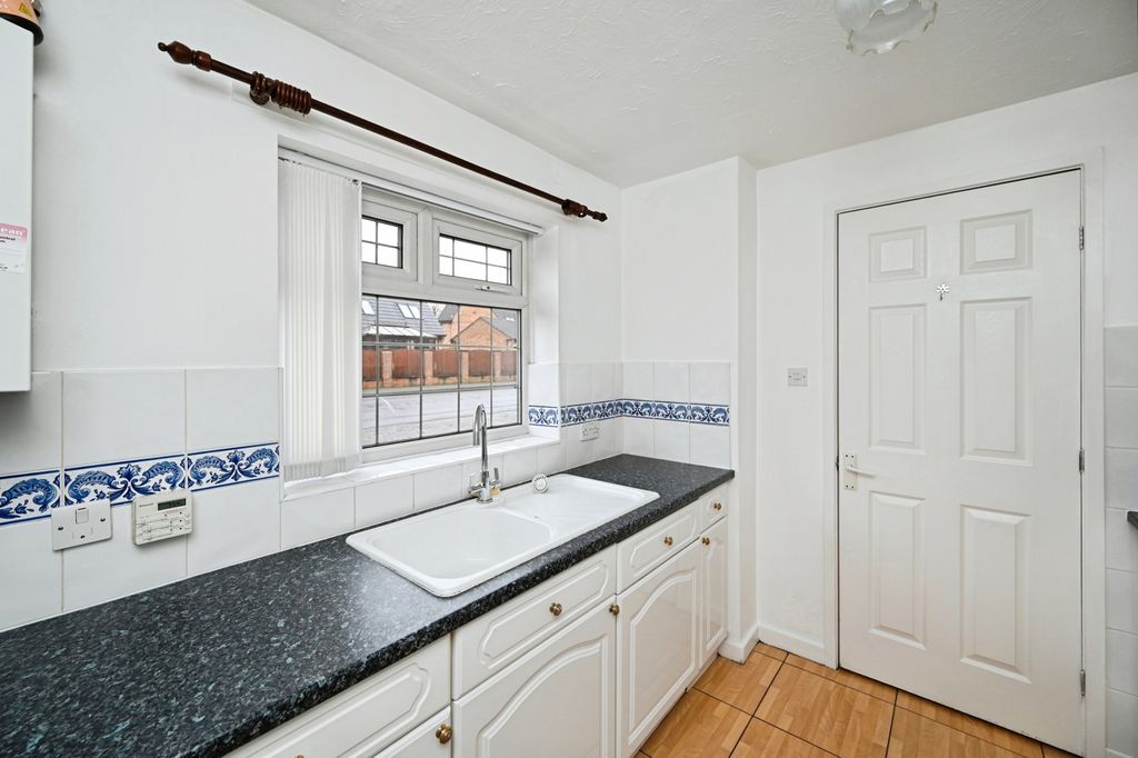 Property photo 3 of 12 Kitchen