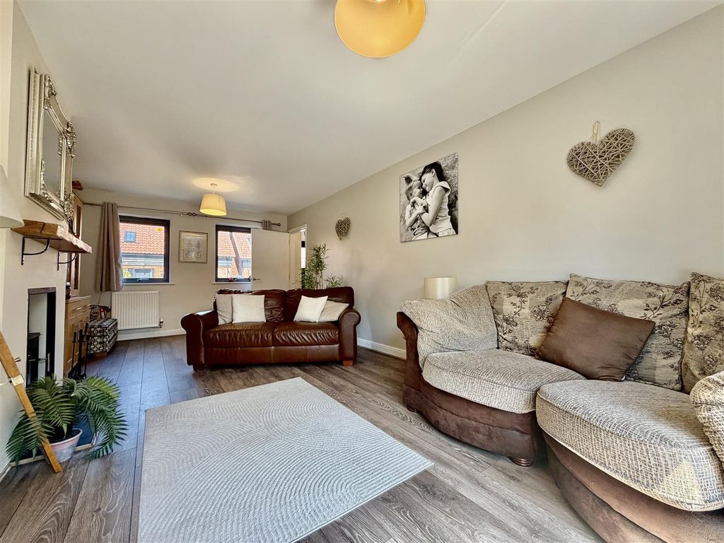 Property photo 2 of 28