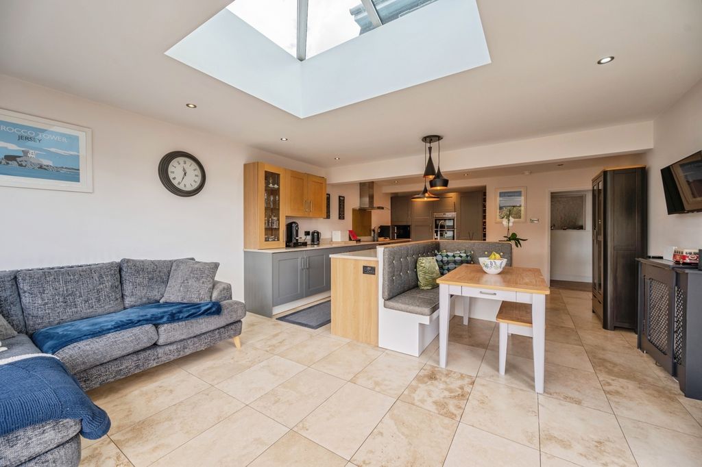Property photo 3 of 28 Pbox-Img.Jpg