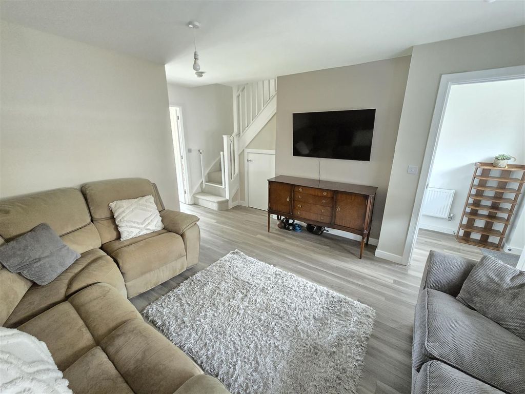 Property photo 3 of 16 Sitting Room