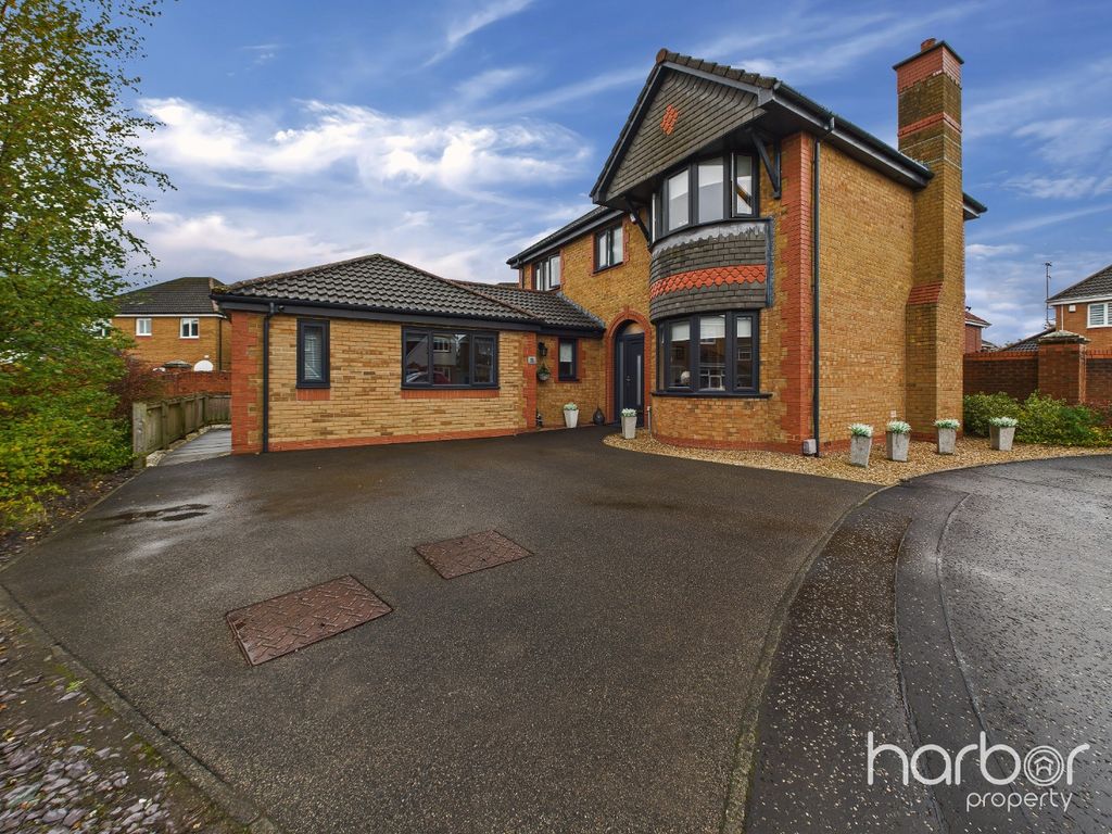 Property photo 1 of 27 4540412