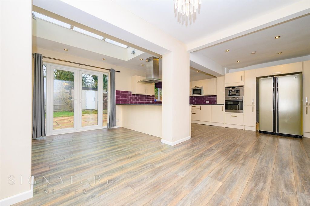 Property photo 2 of 19 Kitchen Diner/ Family Room