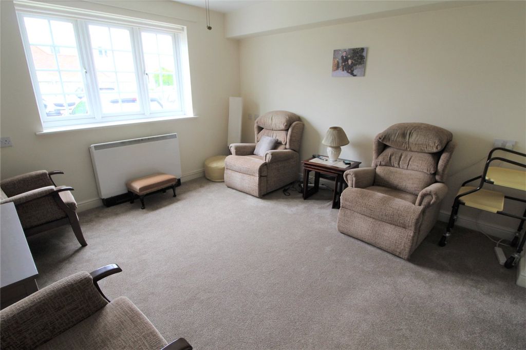 Property photo 2 of 11 Lounge